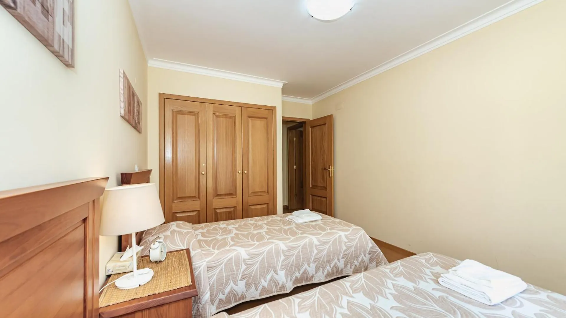 The Canadians Escape ~ Relaxing Portimao Portugal Apartment